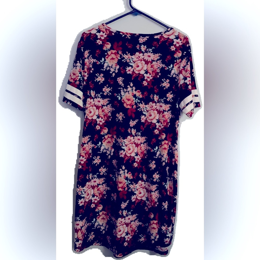Women’s Bobbie Brooks Short Sleeve Floral Dress 2 White Stripes on Sleeves